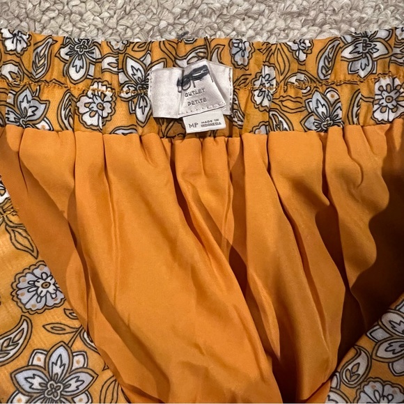 ✨2 for $10✨Cute Yellow Mini Skirt - Picture 4 of 5